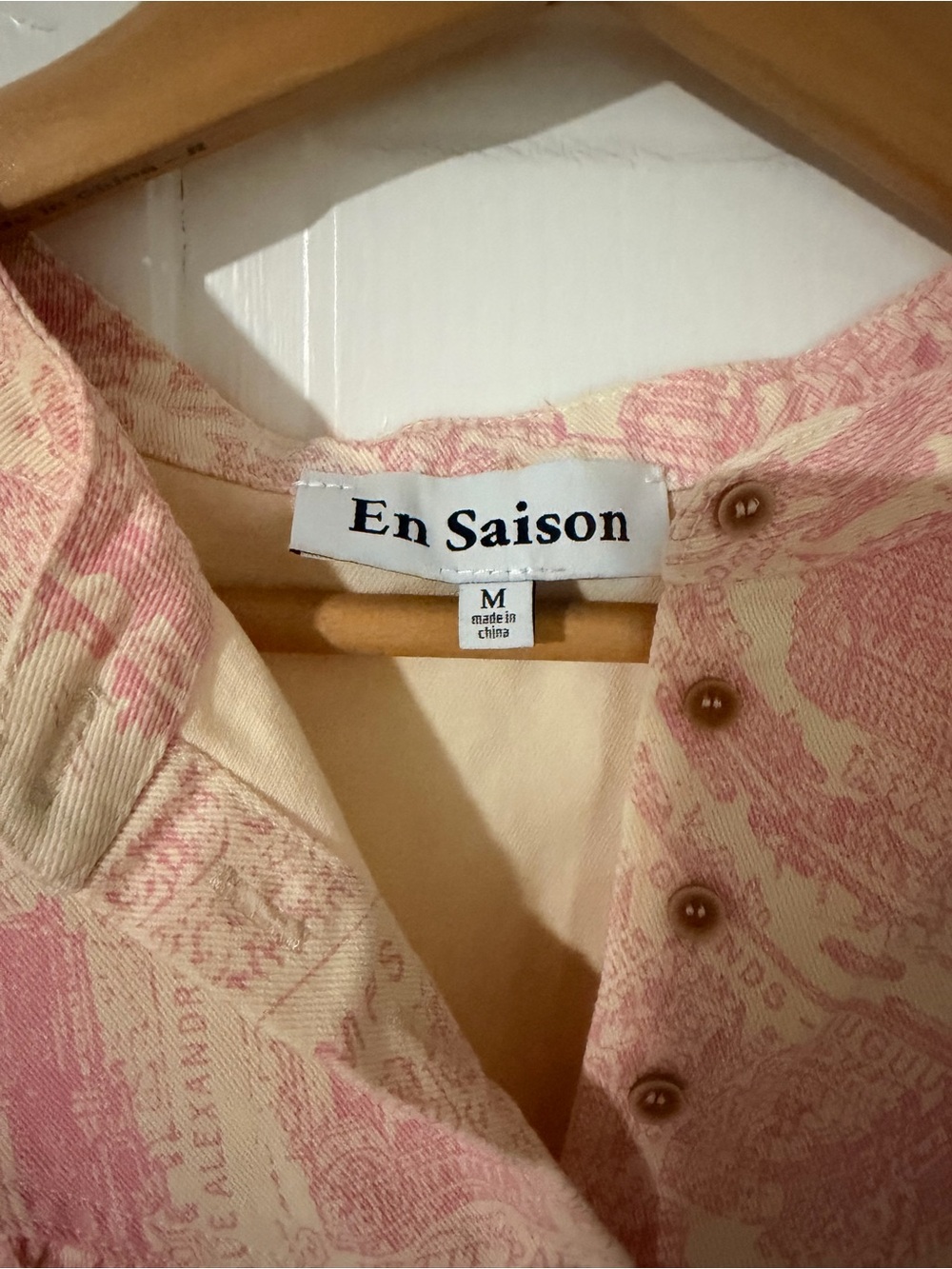 En Saison Adra Top. Size M. Pink and Cream Eyelet Button-Front Sleeveless Top - Picture 4 of 5